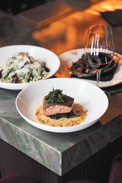 ©CRTE AGENCY Photo of salmon and wine glass